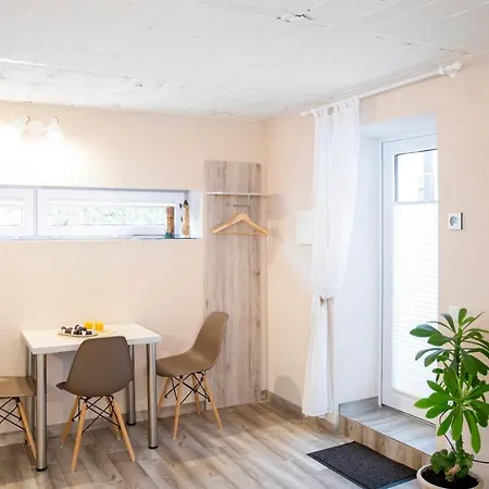 Apartment In Garage With Free Parking