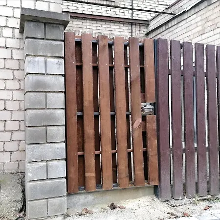 In Garage With Free Parking Apartment *