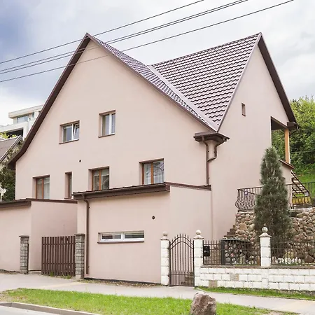 In Garage With Free Parking Apartment *