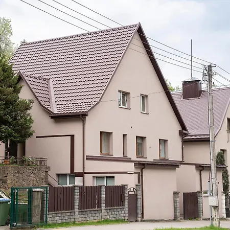 Apartment In Garage With Free Parking